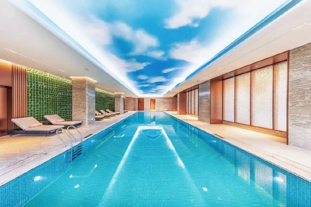 室內(nèi)游泳館用什么除濕設(shè)備好？